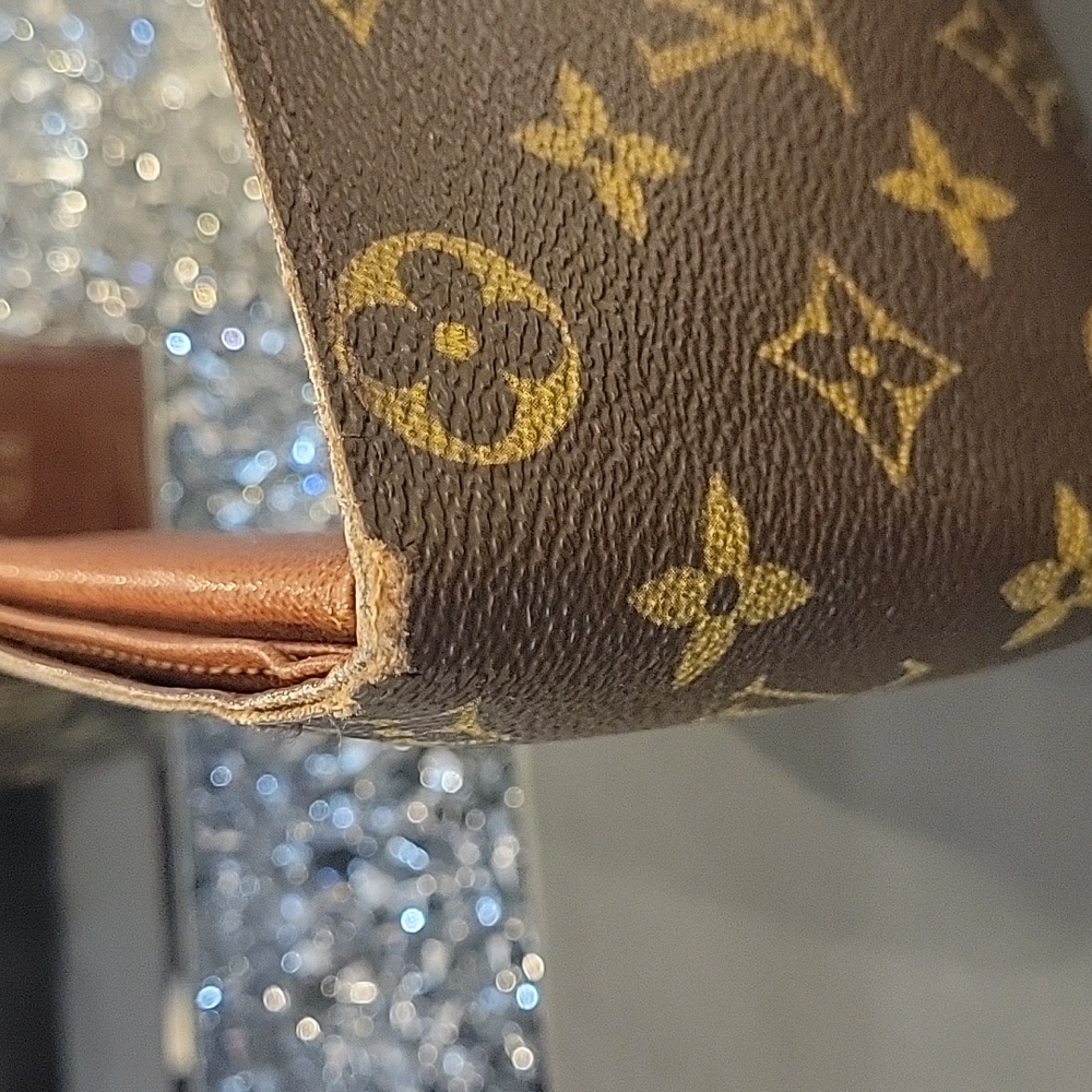 LOUIS VUITTON Monogram Wallet - Picture 4 of 11